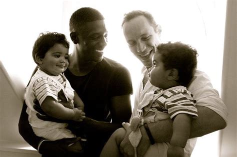 Famosos Posan Como Parejas Gays Para Generar Conciencia Gayperu Entretenimiento Gay