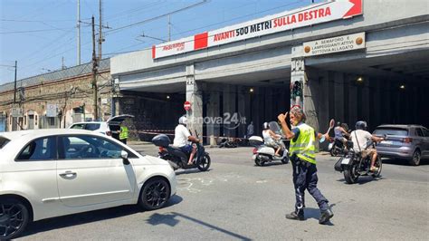 Maxi Incidente In Corso Torino Scontro Fra Tre Moto E Una Bici Un