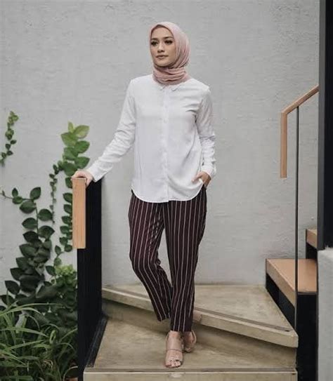 Tampil Fashionable Ide Mix And Match Kemeja Putih Dan