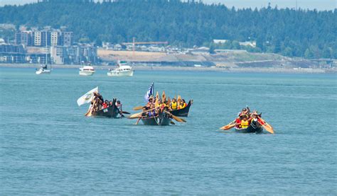 Lute Paddles With Fellow Samish Tribal Members For First Locally Hosted Canoe Journey In 20