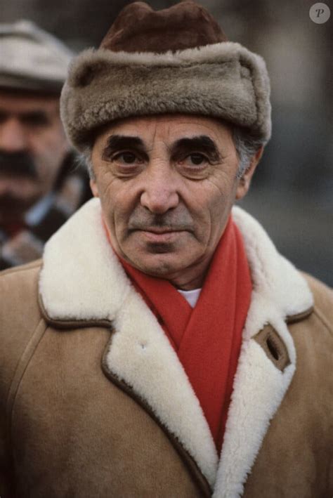 Photo Le Chanteur Fran Ais Charles Aznavour Visite La Ville De