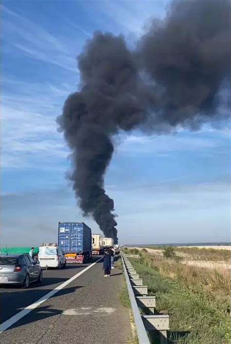 Un TIR a luat foc pe Autostrada Soarelui circulație blocată CT100 ro