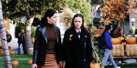 15 Coziest Gilmore Girls Fall Episodes Ranked