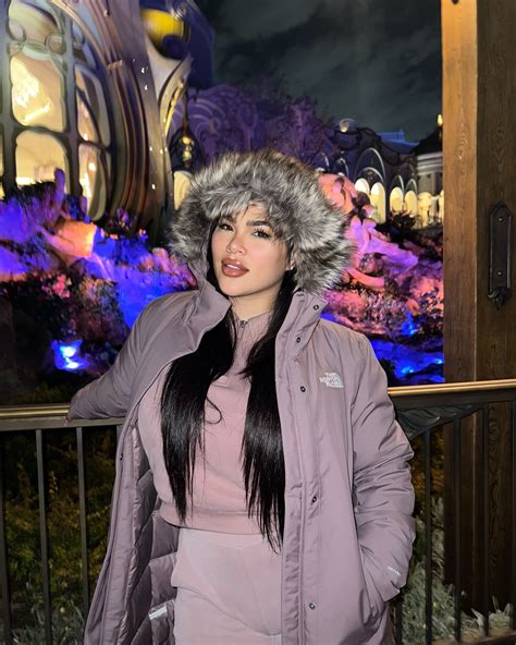 Rachaelostovich Onlyfans