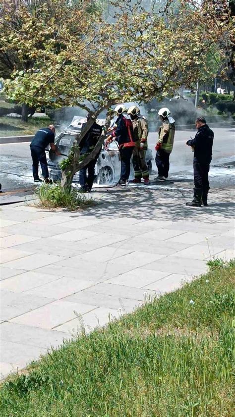 Ankara da seyir halindeki araç alevlere teslim oldu Son Dakika