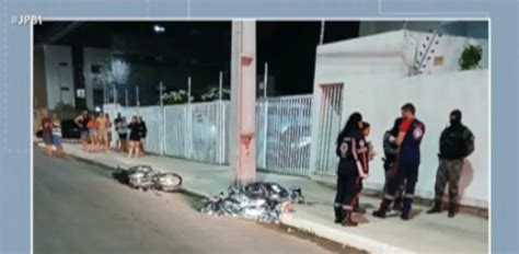 Casal de jovens morre em acidente de moto após evitar abordagem