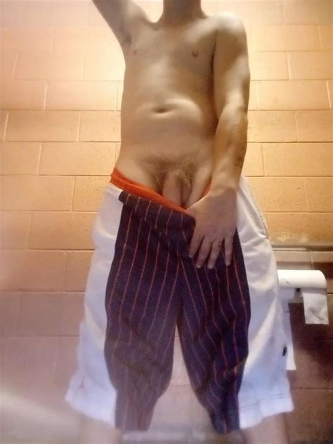 Benny Blanco Shirtless In Shorts 6 Pics Xhamster