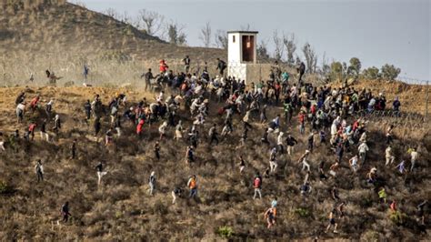 Des centaines de migrants empêchés de rejoindre l enclave de Ceuta Le