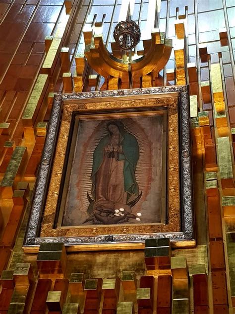 Una Luz Se Enciende En La BasÍlica De La Virgen De Guadalupe MÉxico