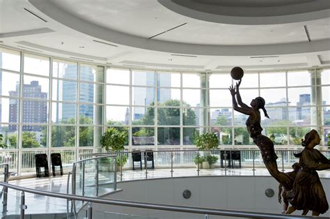 Plenty of Hoopla at Women's Basketball Hall of Fame