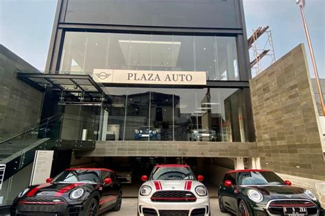 plaza mini terkeren  konsep boutique showroom    plaza