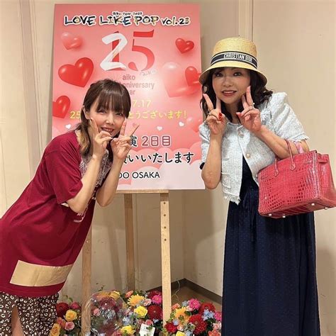 モモコさんのインスタグラム写真 モモコinstagram「1番弟子の大好きなaikoちゃん😊 ライブ最高に楽しいよ ️ 25周年お