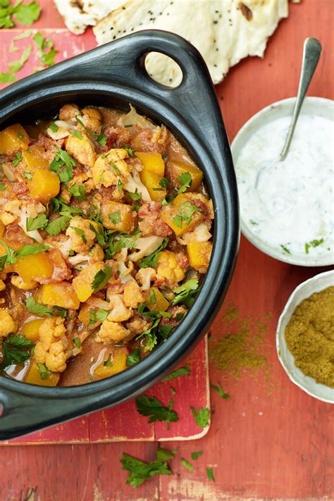 Cauliflower Curry with Tomato & Coriander - Healthy & Easy Recipes
