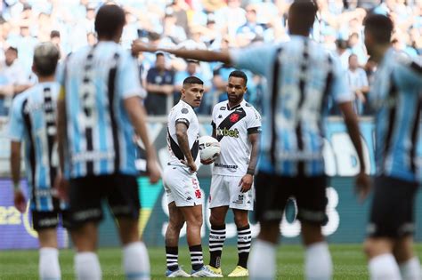 Na estreia de Jorginho Vasco toma virada do Grêmio e vê vaga no G 4