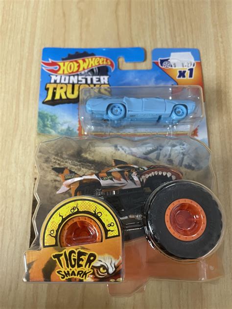 Hot Wheels Monster Trucks Tiger Shark