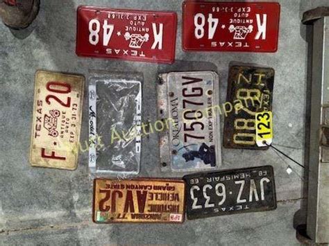 Vintage license plates - Nutt Auction