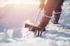 Best Snow Shoveling Techniques to Help Avoid Injuries