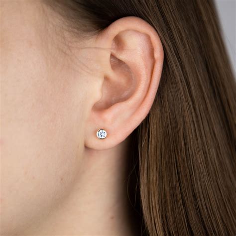 Купити Золоті сережки-гвоздики з фіанітами 3202770 25085 в Києві ...