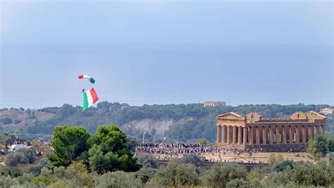 Atterraggio Storico Dei Carabinieri Paracadutisti Tuscania Al Tempio