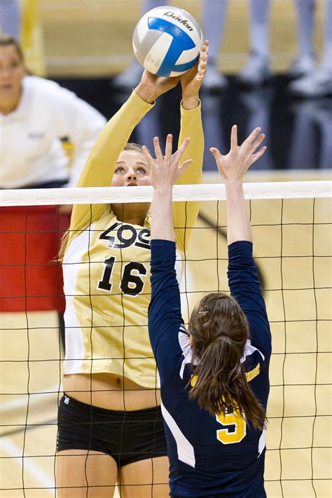 Ncaa Women S Volleyball Lbsu Vs Ucr Ballin At The Beach Flickr