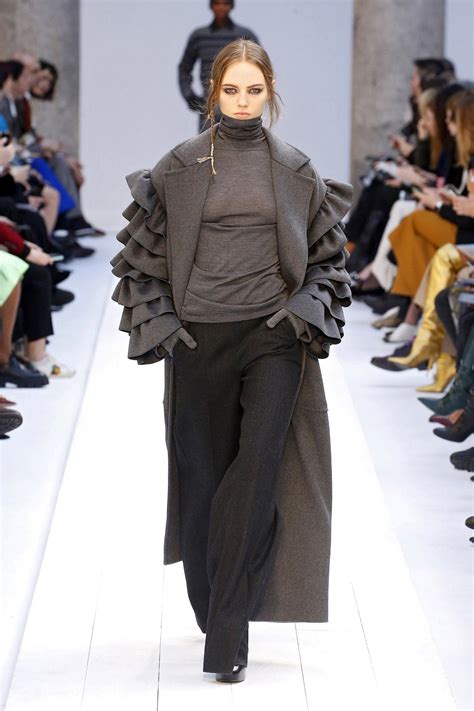 Max Mara Ready To Wear Fashion Show Collection Fall Winter