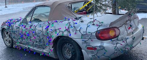 [PHOTOS] Le sapin a des boules sur quatre roues à Québec | JDQ