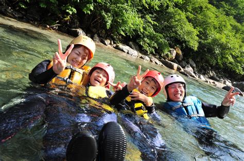 outoor adventure experiences  japan snow monkey resorts