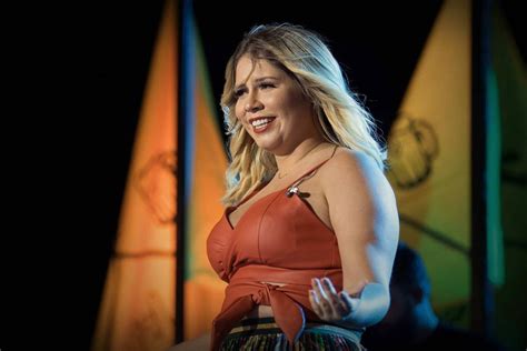 Alexandra Moraes Comanda Show Em Tributo A Cantora Mar Lia Mendon A Em