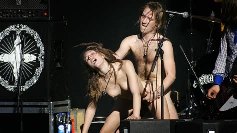 Naked Singers Photos