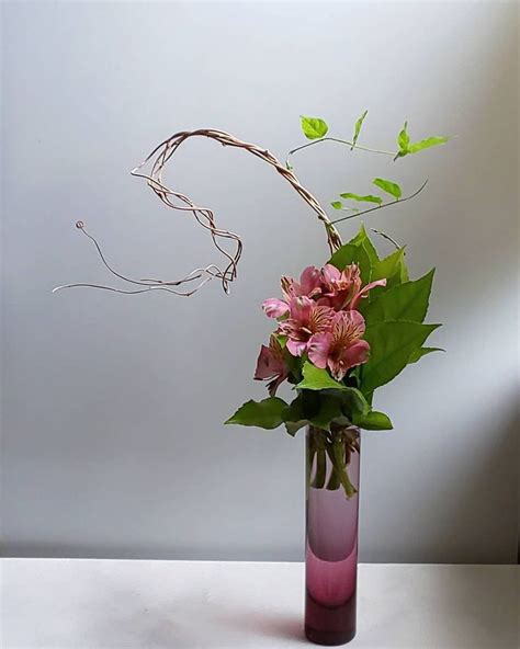 「ikebana」おしゃれまとめの人気アイデア｜pinterest｜ta フラワーアレンジメント 現代的な花柄 生け花