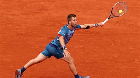 Roland Garros Corentin Moutet Limine Stan Wawrinka Au Er Tour