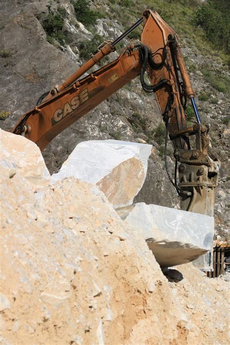 Excavador Con El Martillo De La Demolici N En Una Mina Del M Rmol De