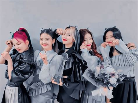 Itzy Group Photo Ot5 Itzy Black Pink Kpop Bridesmaid Dresses