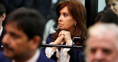 En el Día de la Lealtad Cristina Kirchner apuntó contra Luis Caputo y