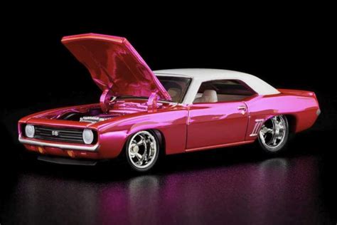 Hot Wheels RLC Exclusive Chevy Camaro SS Spectraflame Pink October Exterior