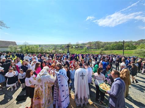 Mitropolitul Andrei A Slujit La Hramul Bisericii Din Satul Natal