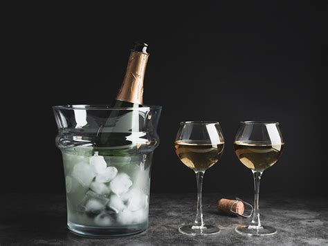 Что делать если бутылка шампанского замерзла - AlcoWiki.org