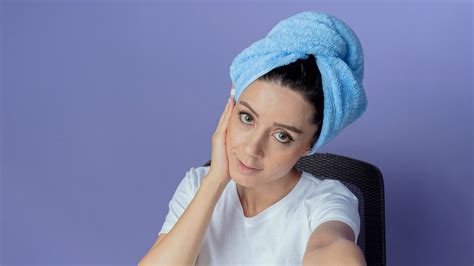 ऑयली है स्किन तो ऐसे करें अपनी त्वचा की देखभाल Tips To Take Care Of Oily Skin In Easy Ways