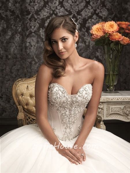 Exquisite Ball Gown Sweetheart Organza Satin Corset Wedding Dress With