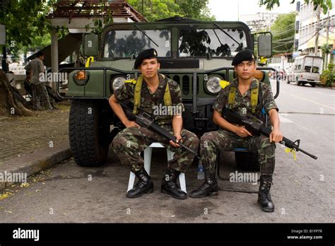 Thai soldiers in bangkok thailand hi-res stock photography and images ...