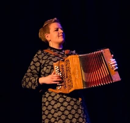 Hilde Fjerding Y Scene For Folkemusikk Og Folkedans