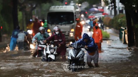 Update Banjir Jakarta Beberapa Wilayah Berstatus Waspada Dan Siaga 17