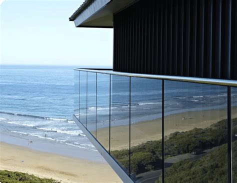 The Allure And Advantages Of Frameless Glass Deck Railing Systems