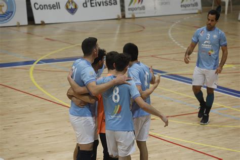 Fotogalería El partido entre la UD Ibiza Volley y el Extremadura 0 3