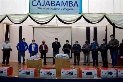 Cajamarca Municipalidad De Cajabamba Entrega Equipos De C Mputo A