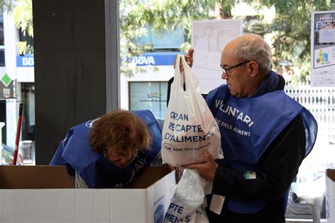 Banc D Aliments Ens Falten Uns 5 000 Voluntaris Per Al Gran Recapte