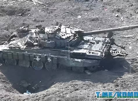 Т-72АВ - поврежден и брошен. У с. Работино Запорожской области - Подоляка