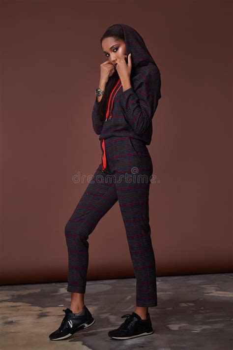 Pretty Beautiful Lady Brunette Hair Woman Skinny Body Wear Stock Image Image Of Magazine