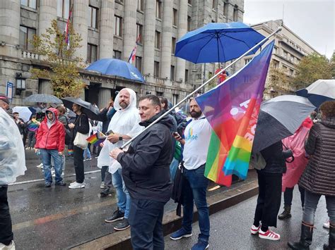 Nastao Je Haos U Beogradu Zbog Prajda Huligani Nasrnuli Na Policiju