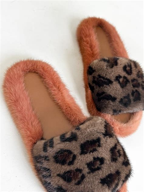 Леопардовые тапочки из меха норки